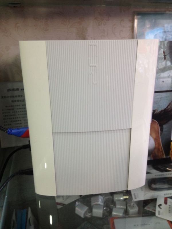 出台PS3 4000型号 500G 主机