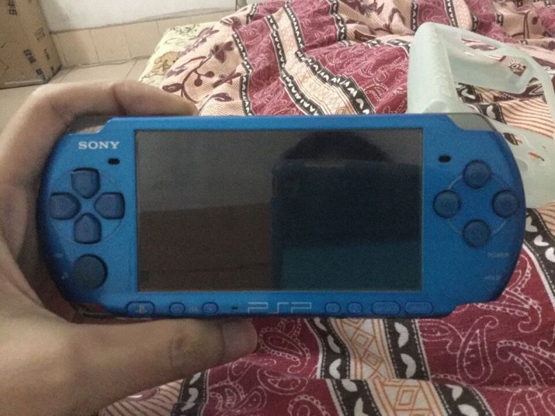 九成新PSP游戏机