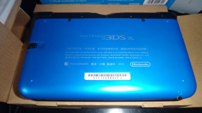 出售3DSXL港版 带2个游戏   750包邮！！发顺丰加10元