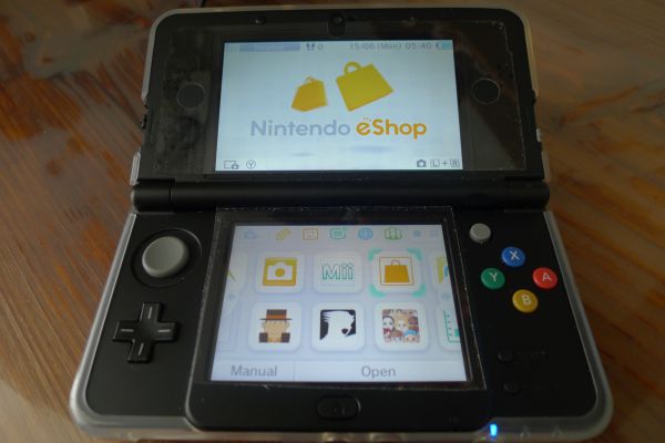 出售欧版new3ds黑色带游戏（机子自带800多消费可自购游戏）