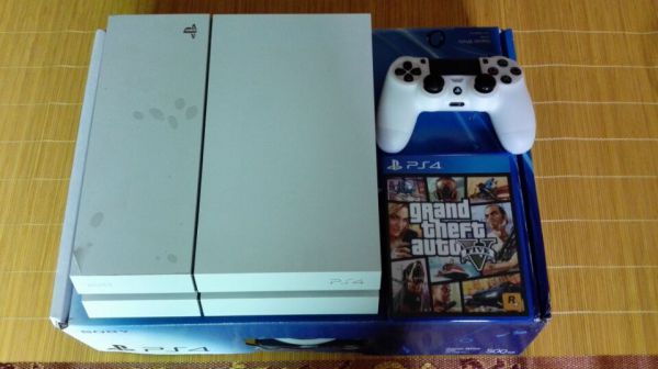 9.9成新港版ps4主机 索尼游戏机 白色 带gta5