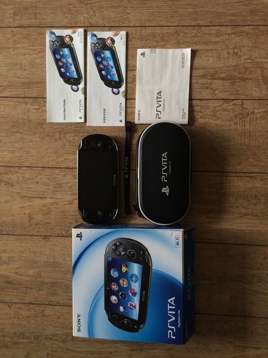 95成新的港版PSVITA 1000型 