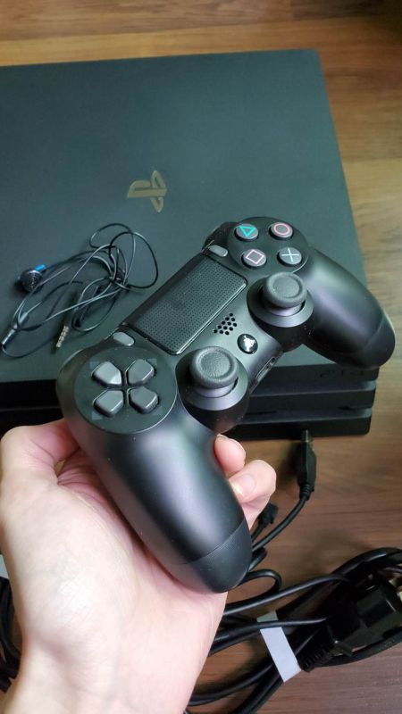 ps4 pro 1T国行在保，最新系统，已备份港服